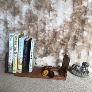 Adjustable/foldable book holder w/ Elephant ends